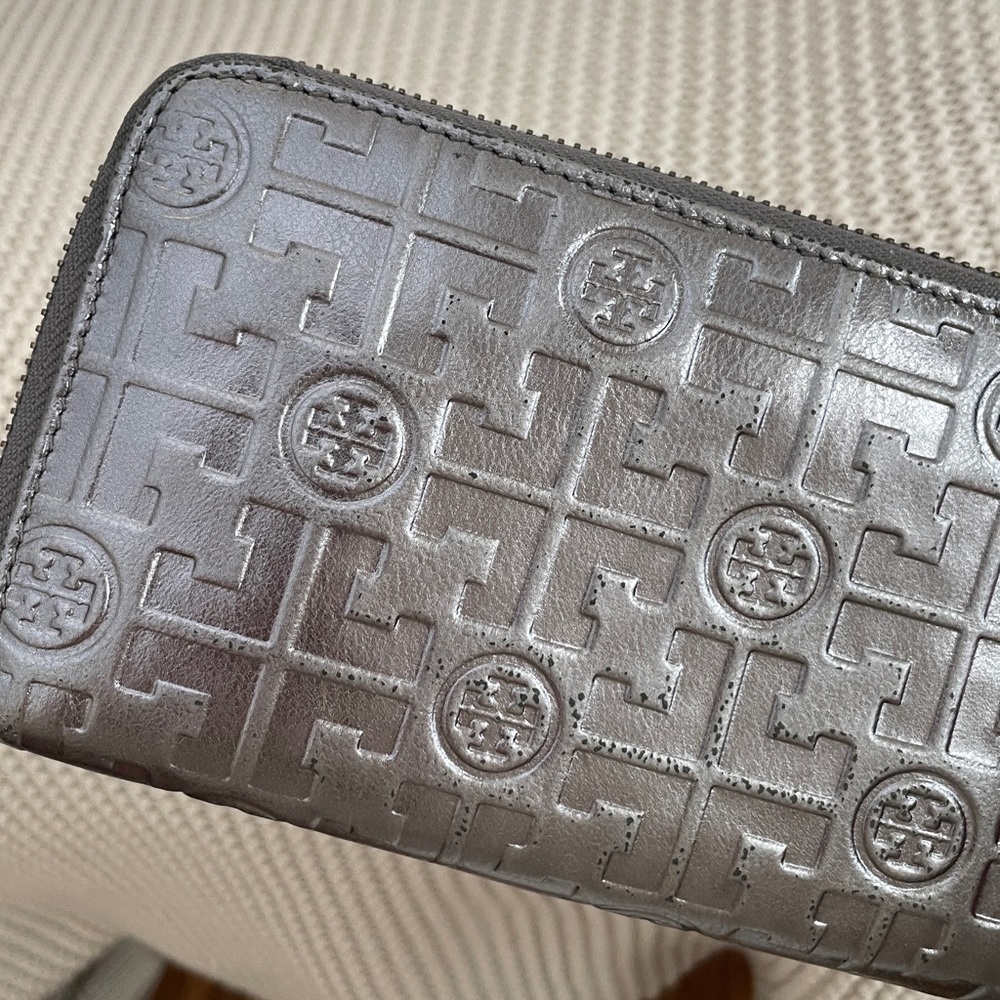 Tory Burch gray metallic continental zip wallet retail $ 195 - Picture 11 of 11